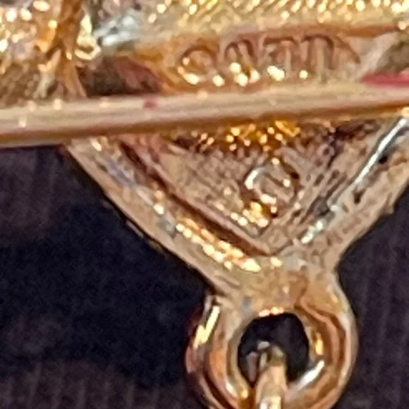 Vintage Avon Brooches Cameo and Cherub - Picture 9 of 11